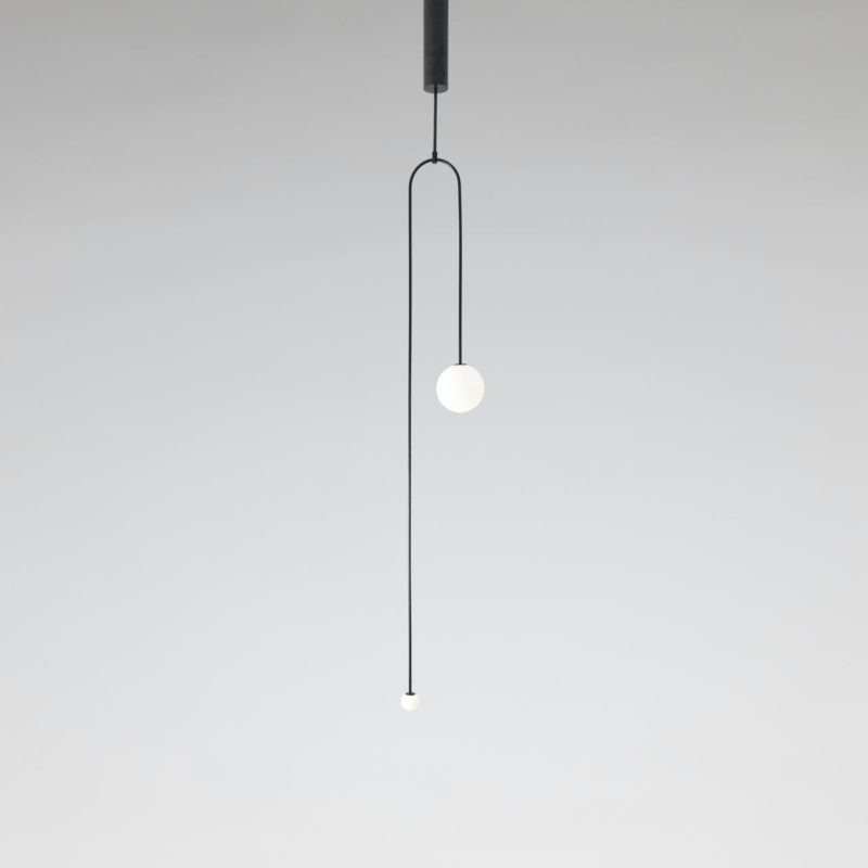 Michael Anastassiades firma Mobile Chandelier. El equilibrio de la luz