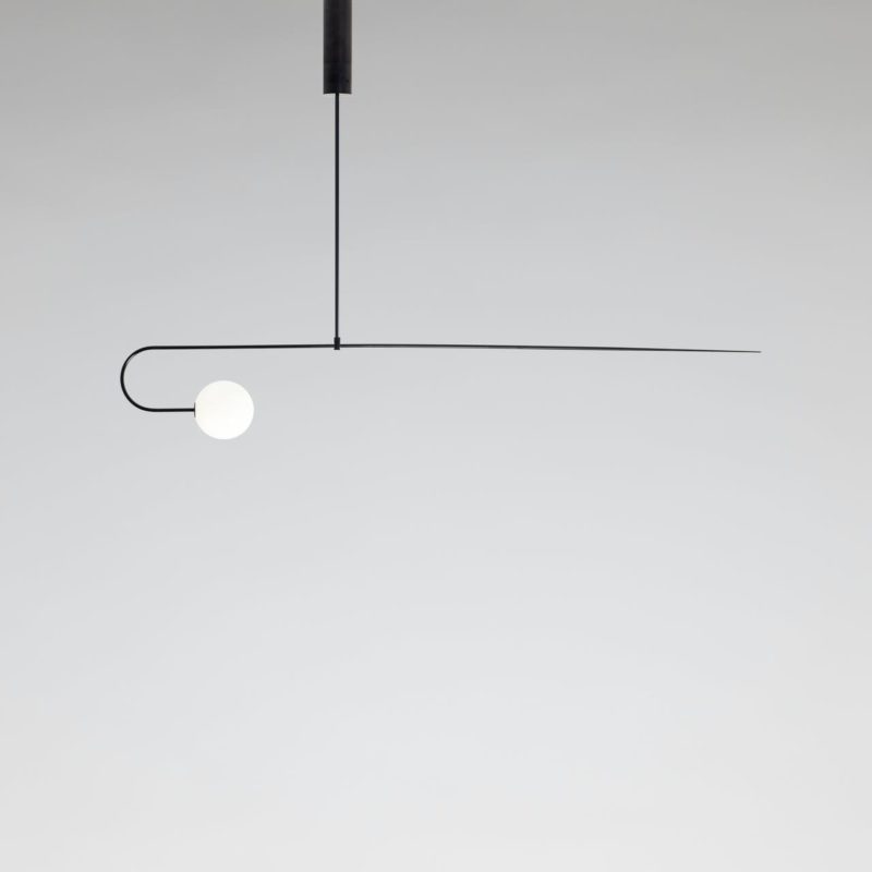 Michael Anastassiades firma Mobile Chandelier. El equilibrio de la luz