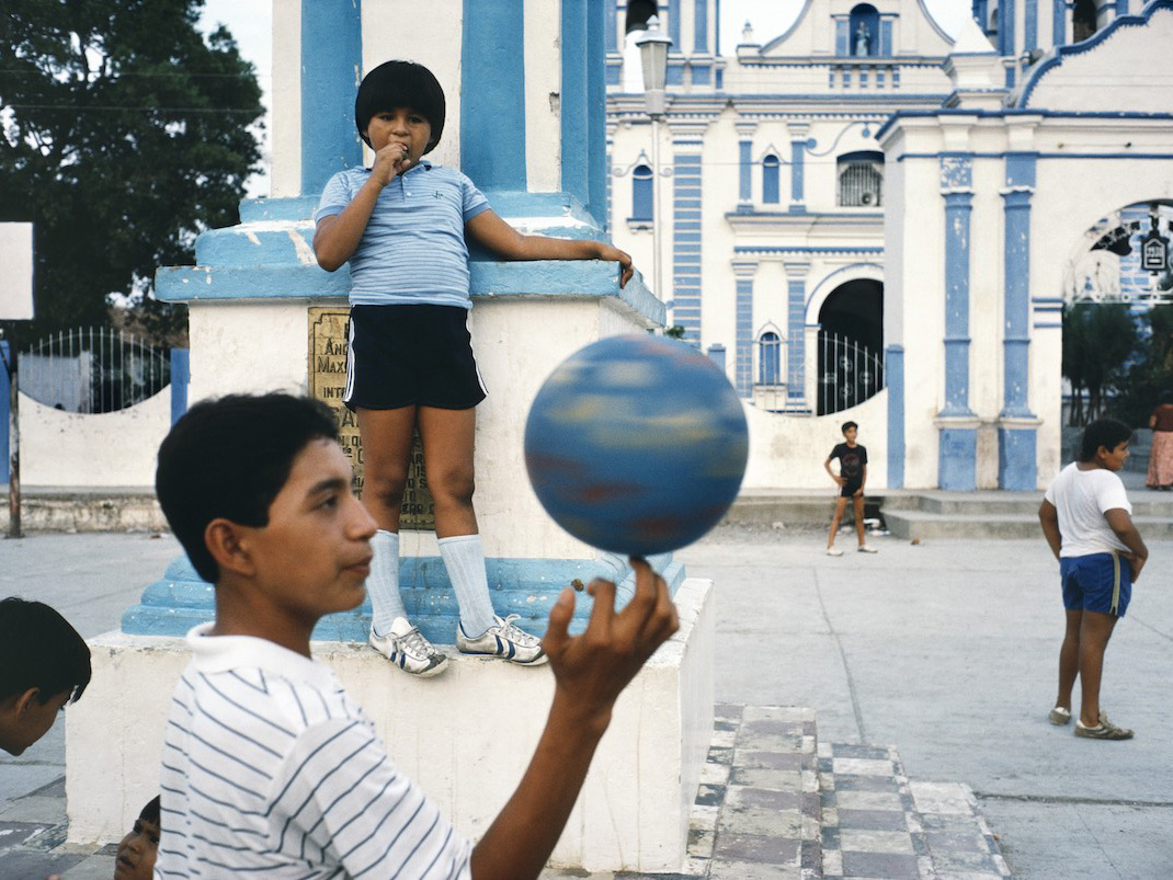 Rimas de reojo, una conversación visual entre Alex Webb y Rebecca Norris Webb