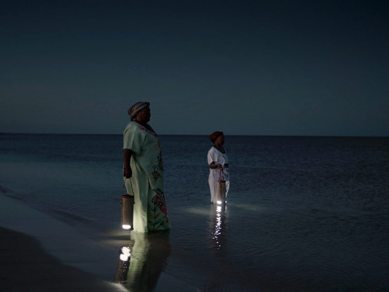 WaterLight, la luminaria portátil que funciona con agua salada