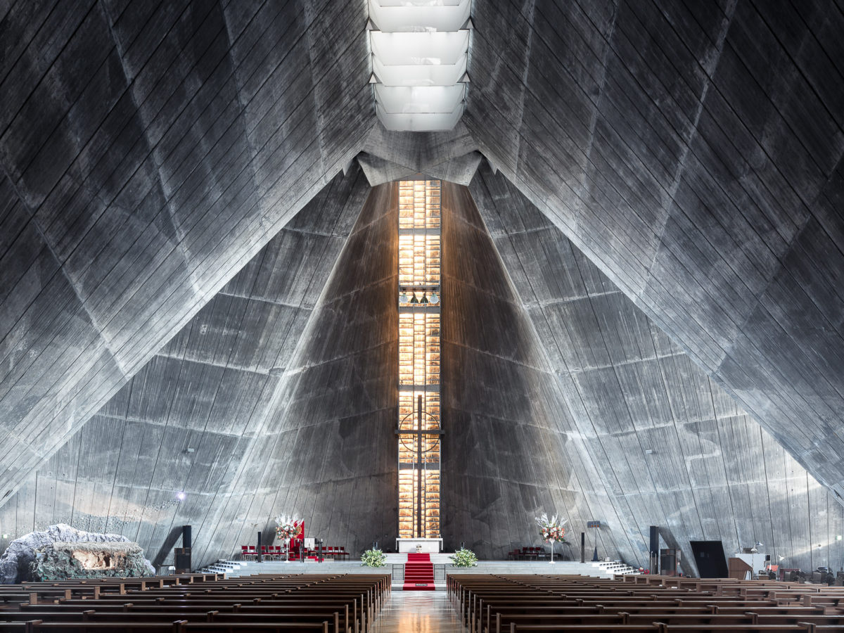 Thibaud Poirier retrata la arquitectura de culto en Sacred Spaces