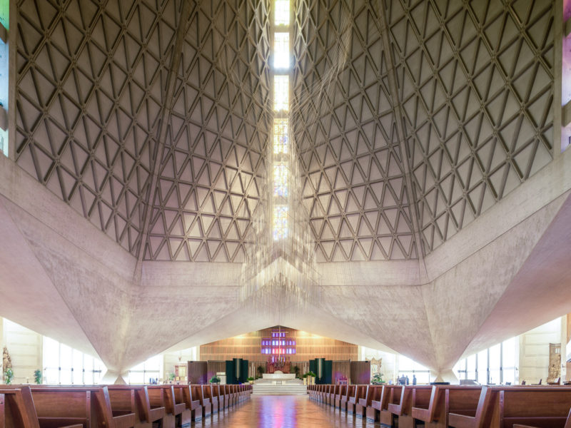Thibaud Poirier retrata la arquitectura de culto en Sacred Spaces