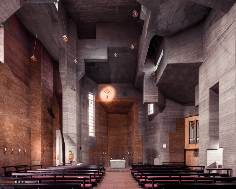 Thibaud Poirier retrata la arquitectura de culto en Sacred Spaces