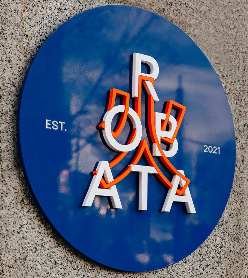 Mucho diseña la identidad de Robata, un restaurante japonés en el centro de Melbourne