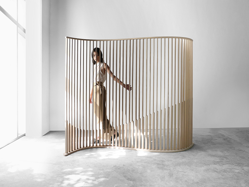 Acceleration: madera y movimiento en el mobiliario de Joel Escalona