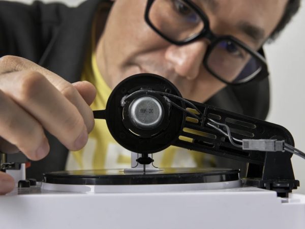 EZ Record Maker, el grabador de vinilos portátil de Yuri Suzuki