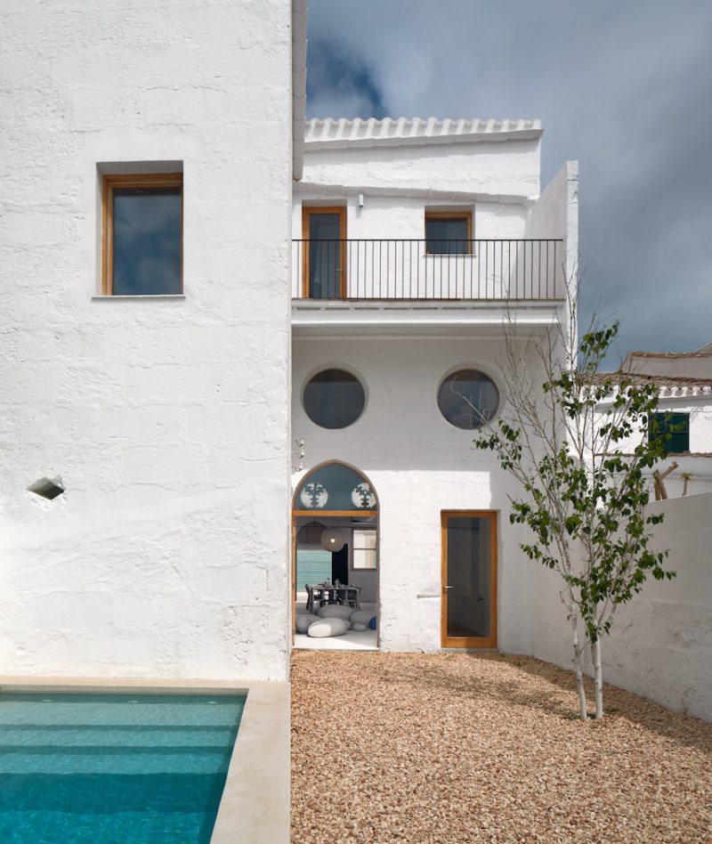 Anna Truyol y Emma Martí diseñan un delicioso espacio de trabajo en  Menorca