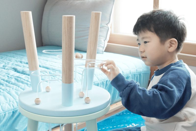 Island, el taburete lúdico de Hana Kim y WooSeok Lee