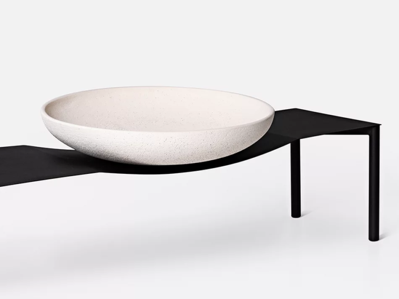 Bowl, escultural e indescifrable. Una mesa de Guilherme Wentz