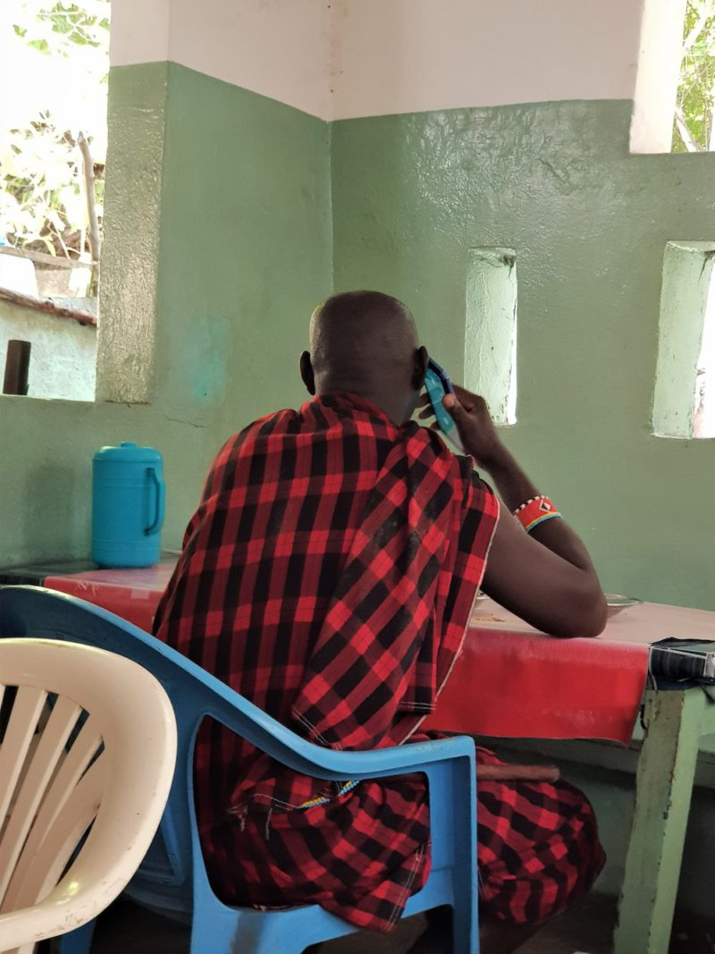 La columna de Manuel Bañó: Un massai con smartphone. Fotografías del autor