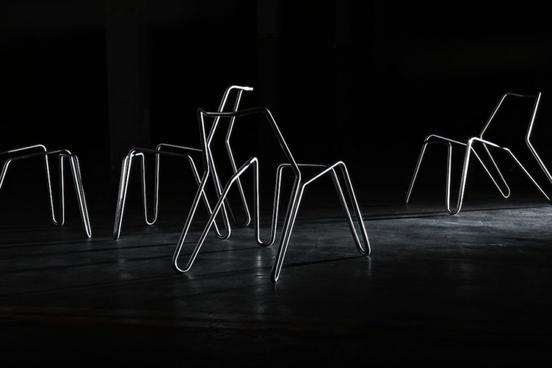 Reversible: la colección de sillas "reversibles" de Nicola Stäubli
