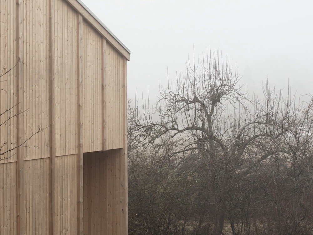 Cemento alisado y mucha madera en la casa-refugio de Sjöblom Freij Arkitekter