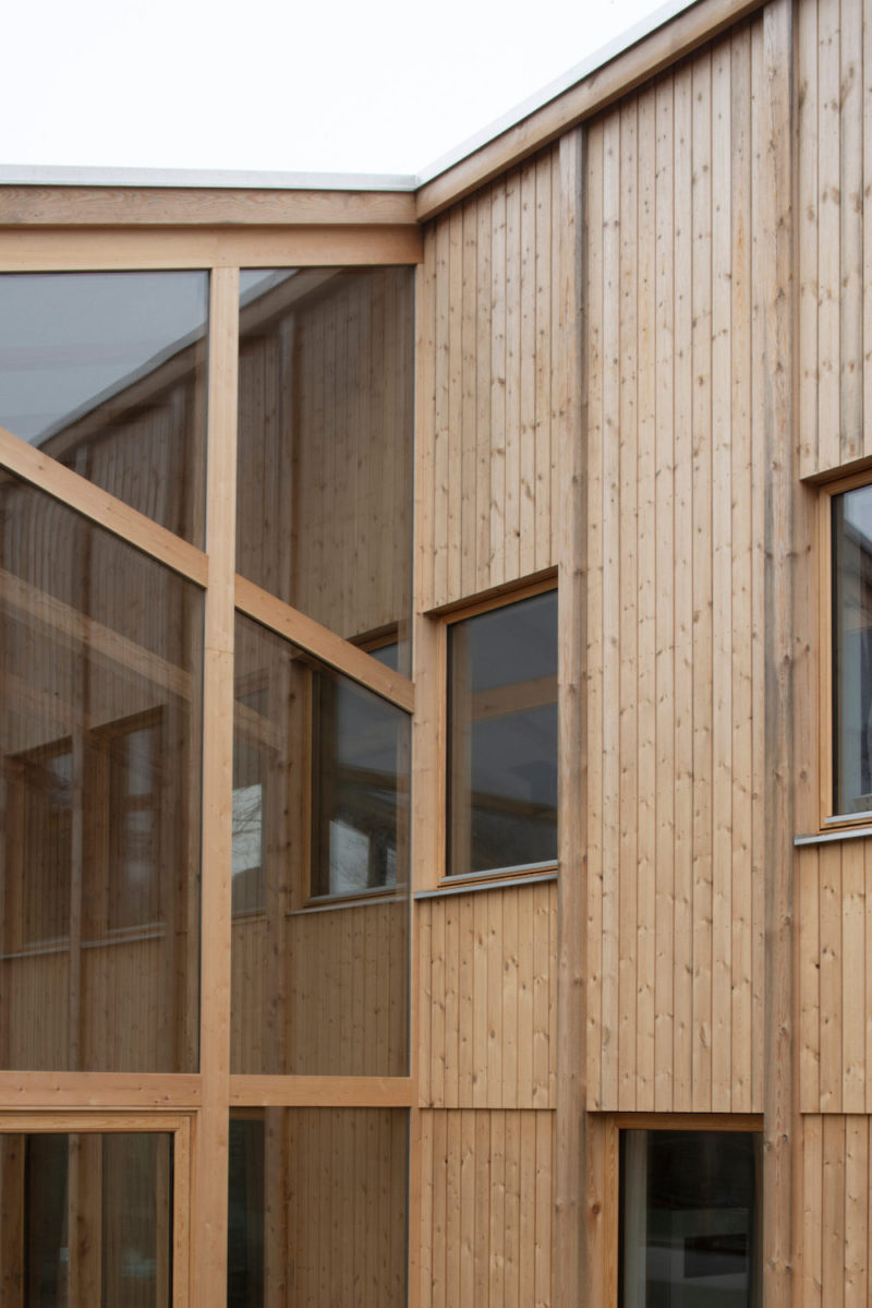 Cemento alisado y mucha madera en la casa-refugio de Sjöblom Freij Arkitekter