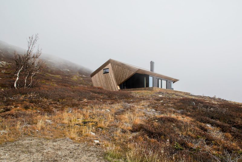 Hytte Imingfjell, el refugio "encapuchado" de Arkitektværelset © Marte Garmann