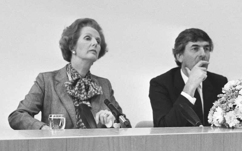 Margaret Thacher durante una rueda de prensa junto al primer ministro neerlandés Rub Lubers. Fotografía de Rob Bogaerts. Nationaal Archief. Imagen de dominio público.