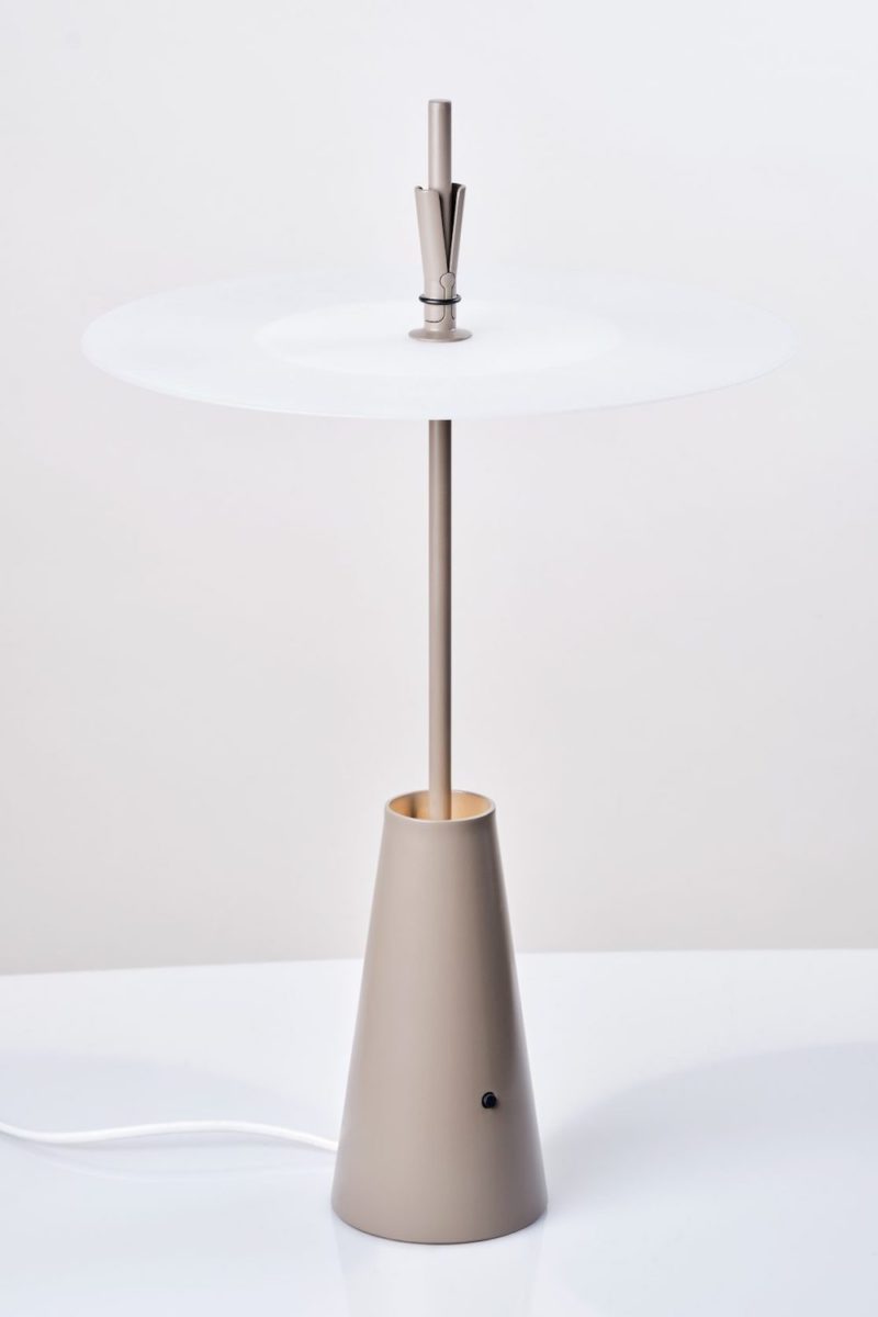 Elevation, la lámpara "ajustable" de Alexander Schul