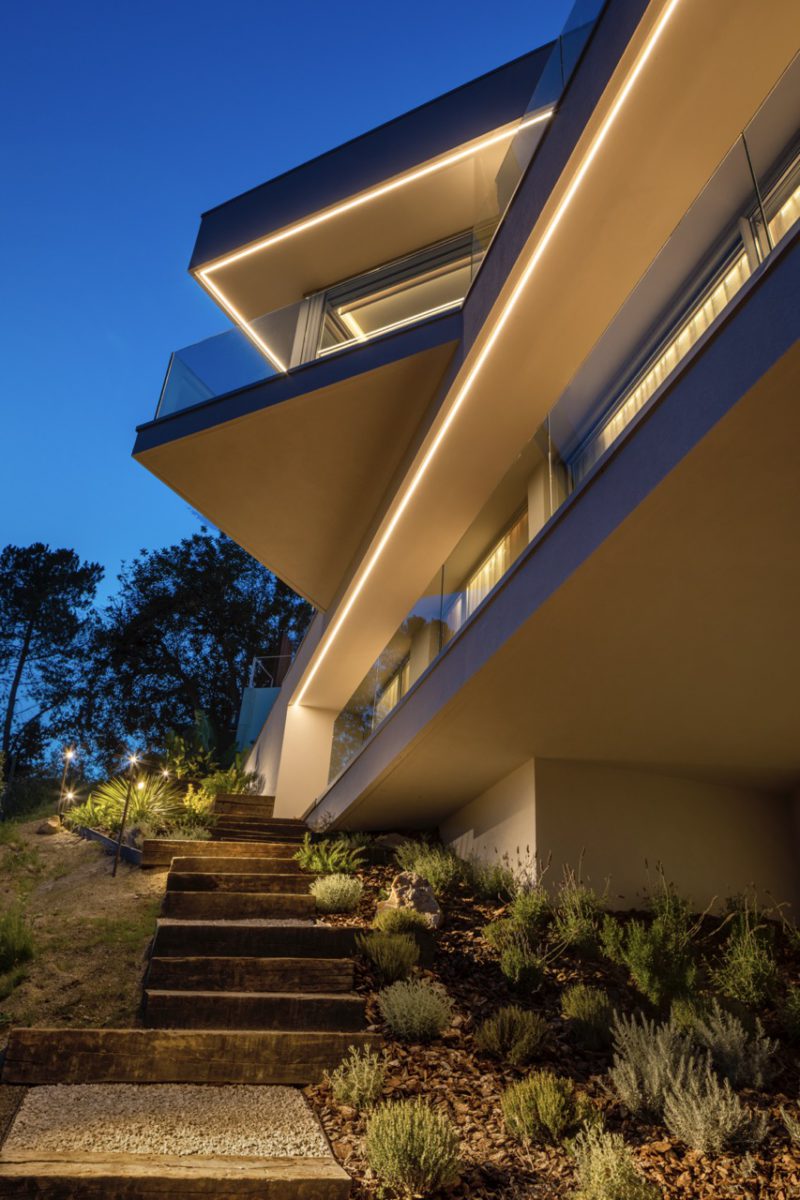 Casa Ladera, de Artio. Volúmenes geométricos en un entorno idílico