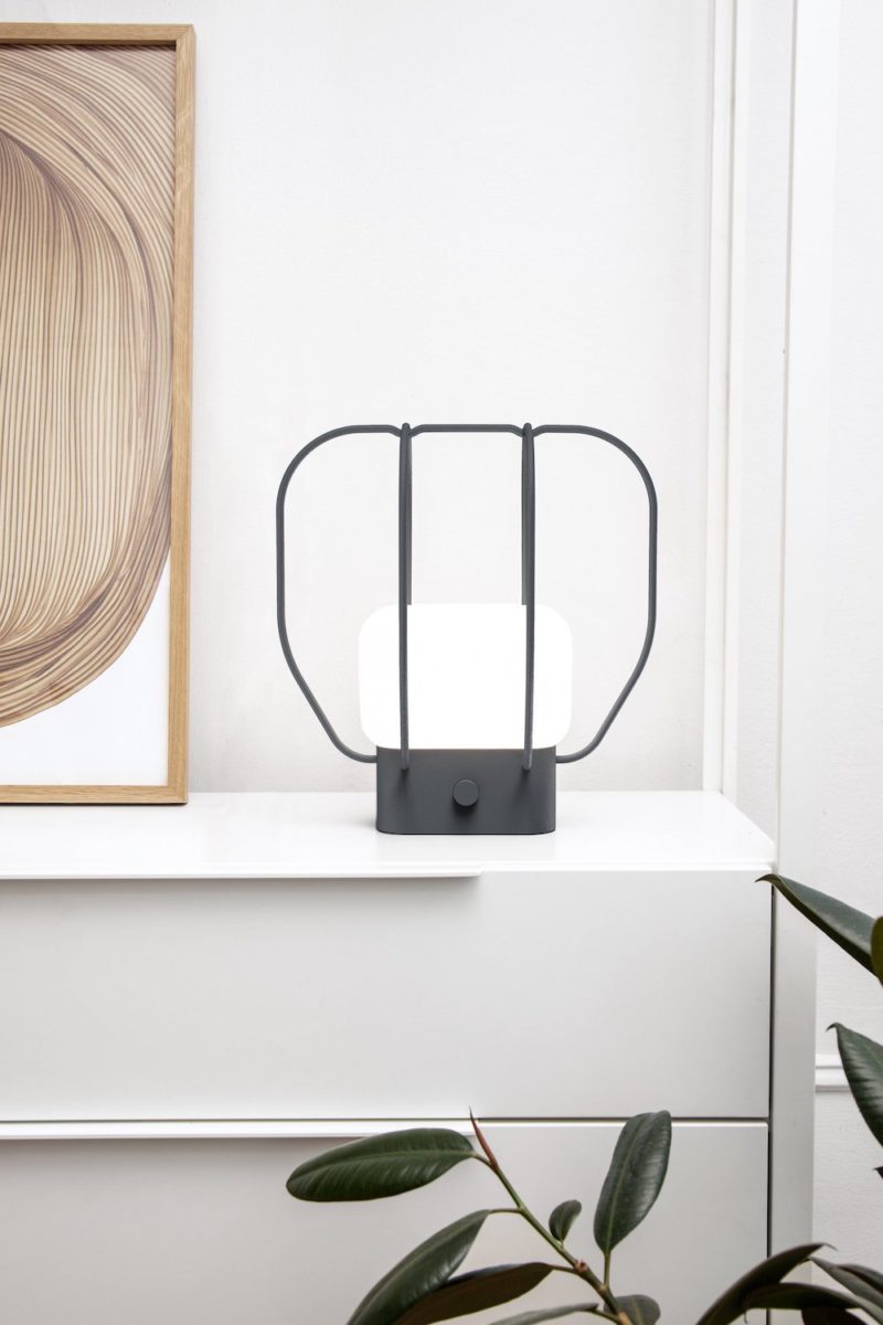 Industrial y portátil, así Shop Light, la lámpara de Andrew Ferrier
