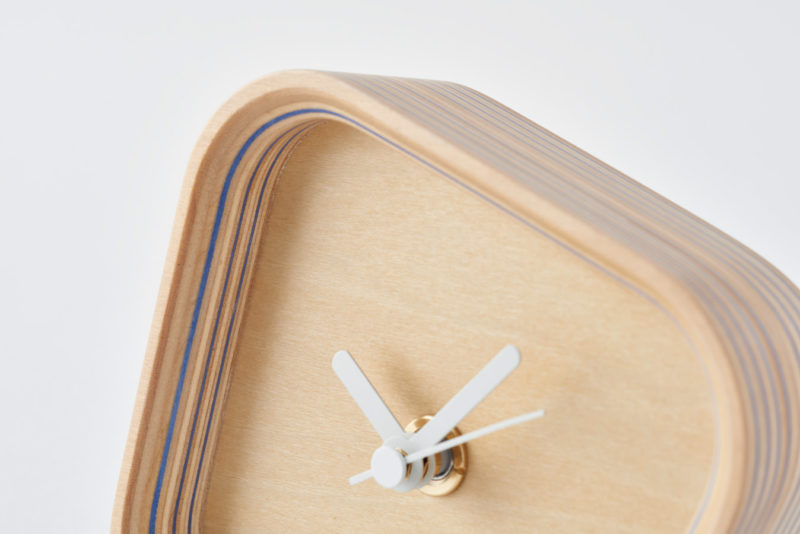 Rotation, los relojes de madera y papel de Kai Sato