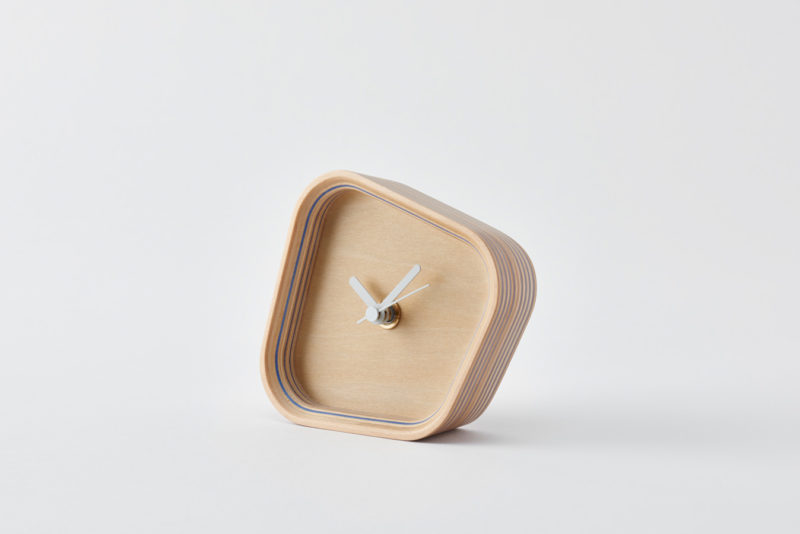 Rotation, los relojes de madera y papel de Kai Sato