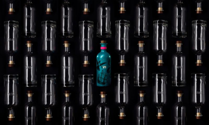 Estúdio Bogotá da vida a YVY Trilogia Refil, la primera botella de gin recargable del mundo