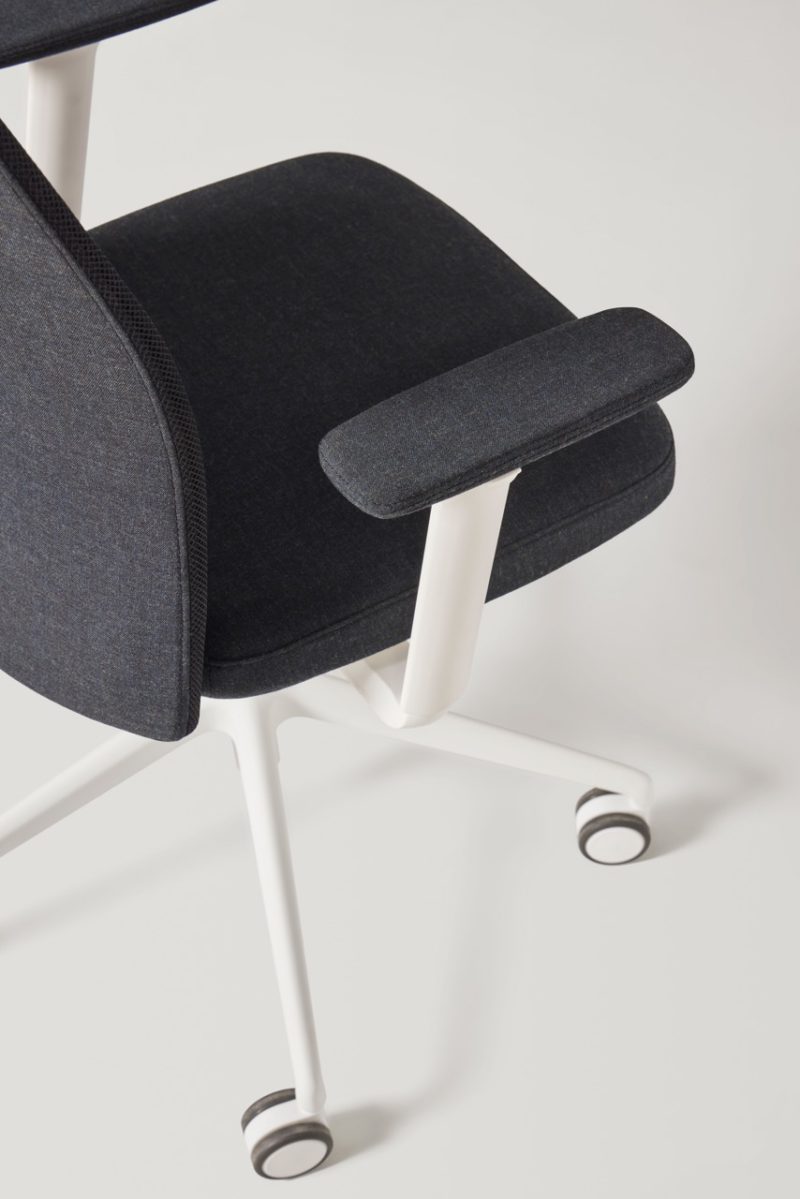 Esitt y Lin, mobiliario específico para espacios de trabajo de Alegre Design 