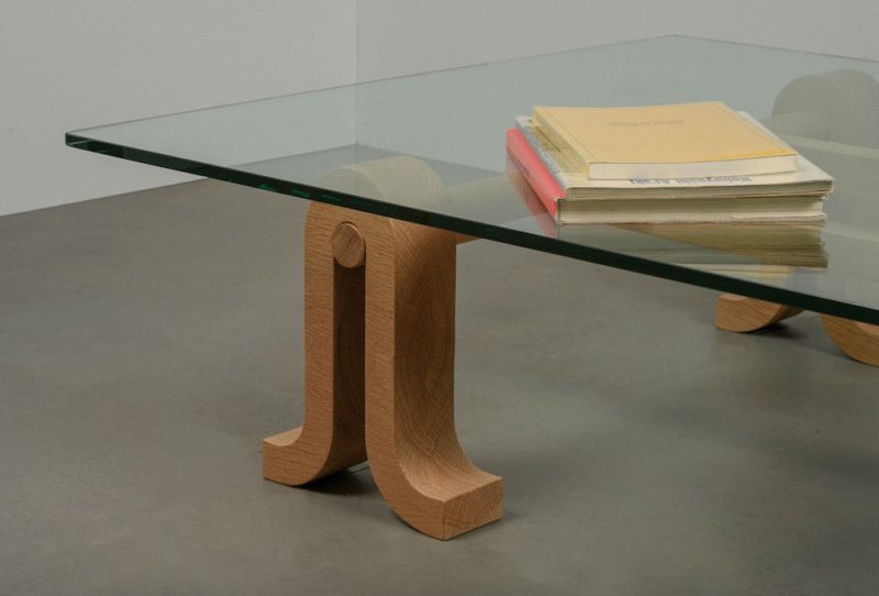 Loop, la escultural mesa de centro de Nicholas Bijan Pourfard