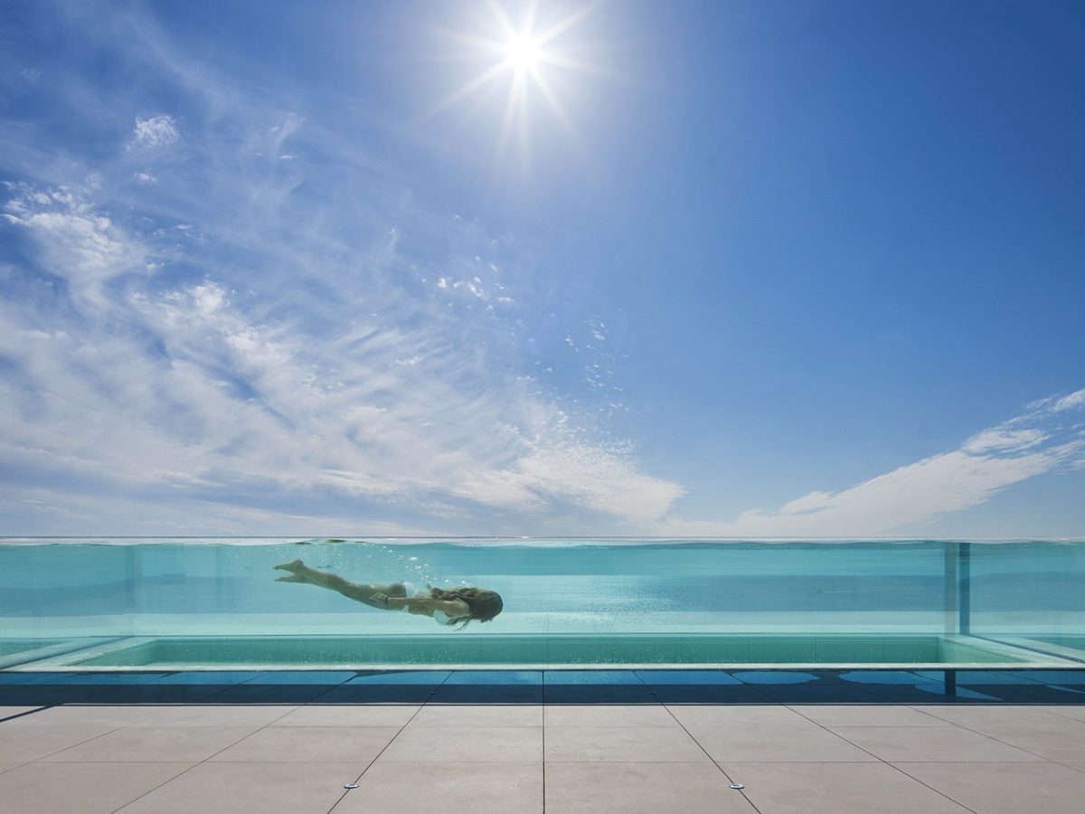 Skypool Villa y los cuerpos de agua arquitectónicos de Shinichi Ogawa & Associates