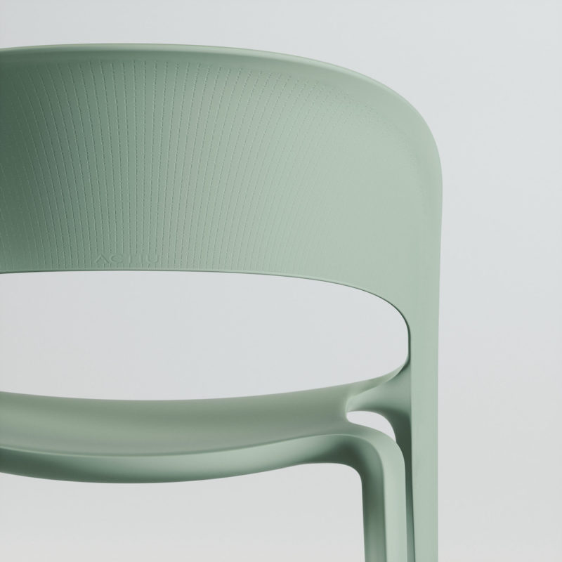 Vicent Berbegal firma Bee, la nueva silla de Actiu