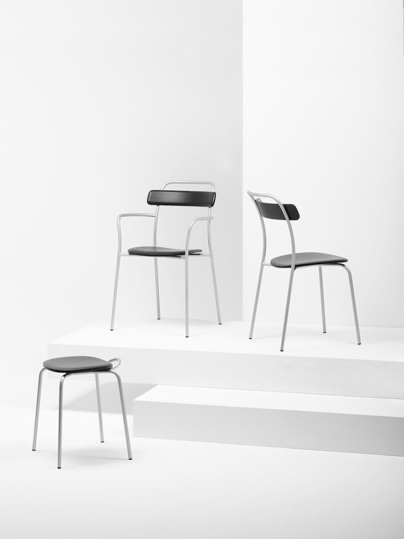Esencial, funcional y original, así es Forcina, la silla de "horquilla" de Leon Ransmeier