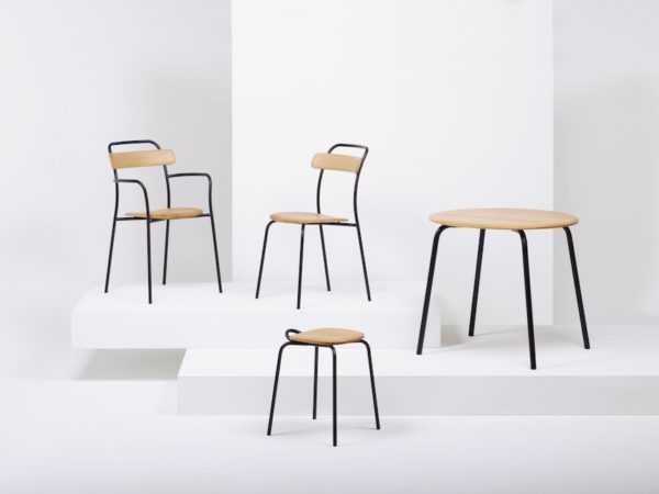 Esencial, funcional y original, así es Forcina, la silla de "horquilla" de Leon Ransmeier