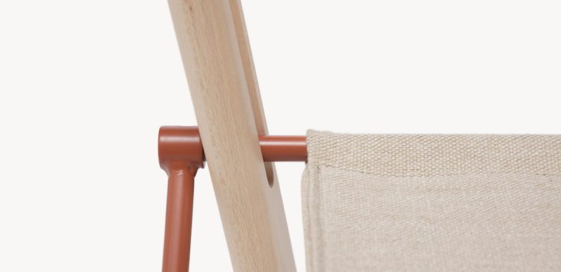 Silla plegable Bacchette: una reinterpretacion de Yasuyuki Sakurai y Risa Sano