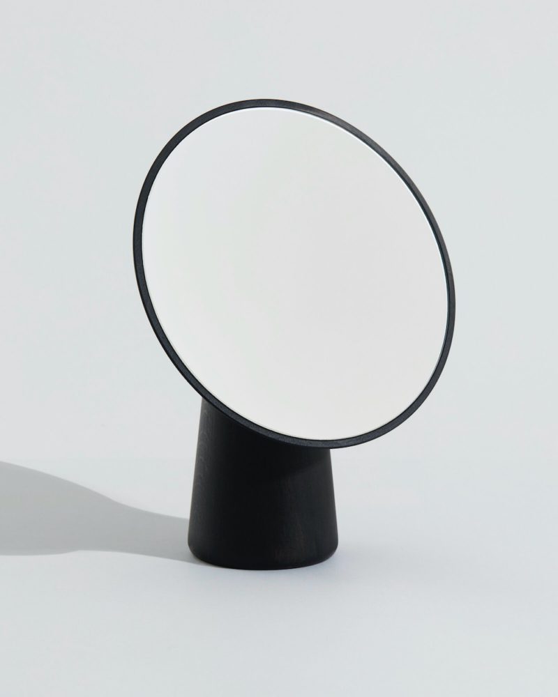 Cameo, el espejo de tocador de Anden. Un hermoso objeto funcional