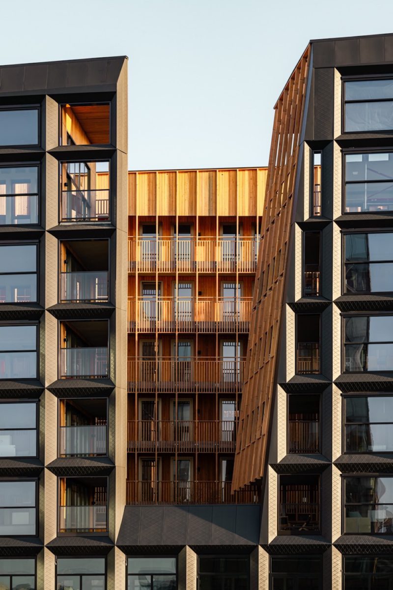 Arquitectura de vanguardia en el Jonas, el gigante residencial de Orange Architects © Sebastian van Damme