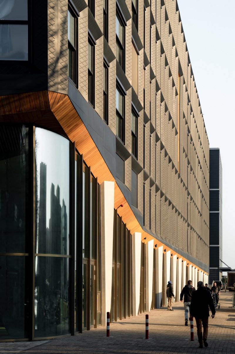 Arquitectura de vanguardia en el Jonas, el gigante residencial de Orange Architects © Sebastian van Damme