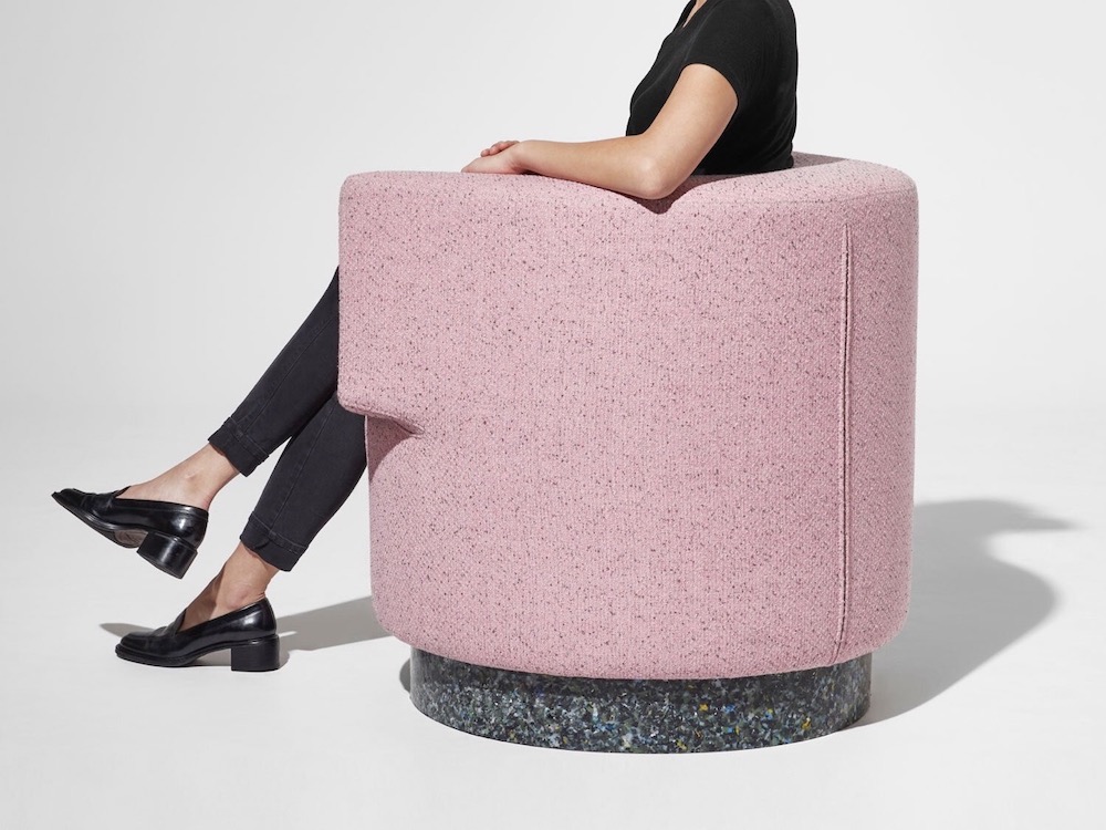 Confetti, el sillón de Gibson Karlo producido en plástico 100% reciclado