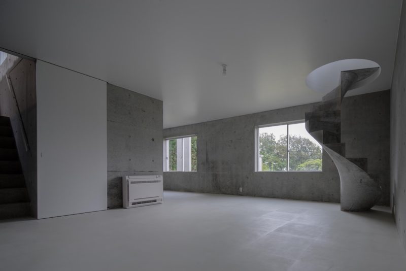 House in Akitsu, la sublimación del cemento de Kazunori Fujimoto