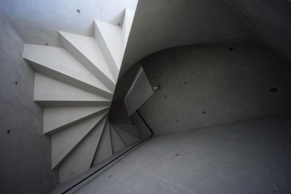 House in Akitsu, la sublimación del cemento de Kazunori Fujimoto ...