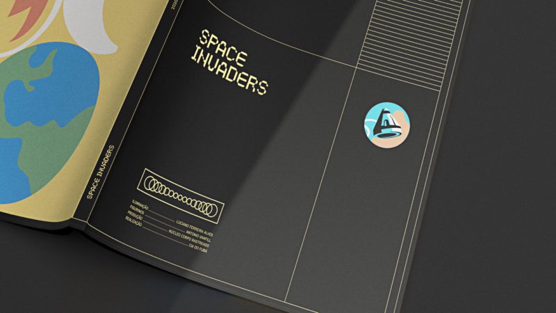 Luca, B. diseña la imagen de Space Invaders, una obra de teatro para adolescentes