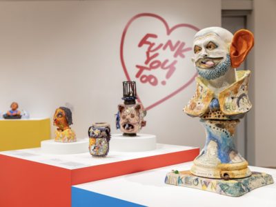 Funk You Too: humor cerámico en el Museo de Arte y diseño de Nueva York