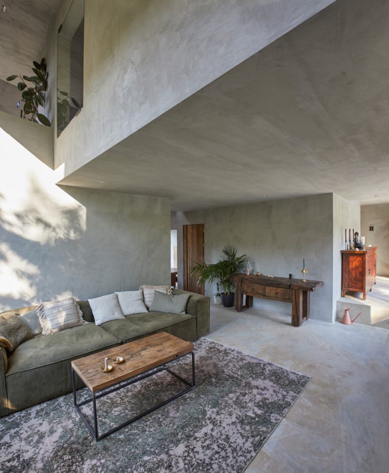 La casa "granero" de Be Architektur. Un homenaje a la arquitectura de la suiza rural. © Vito Stallone