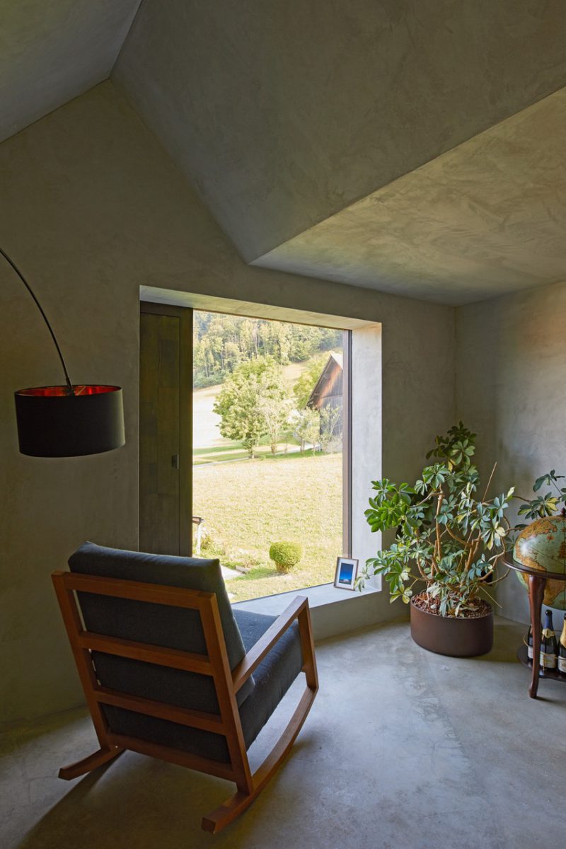 La casa "granero" de Be Architektur. Un homenaje a la arquitectura de la suiza rural. © Vito Stallone