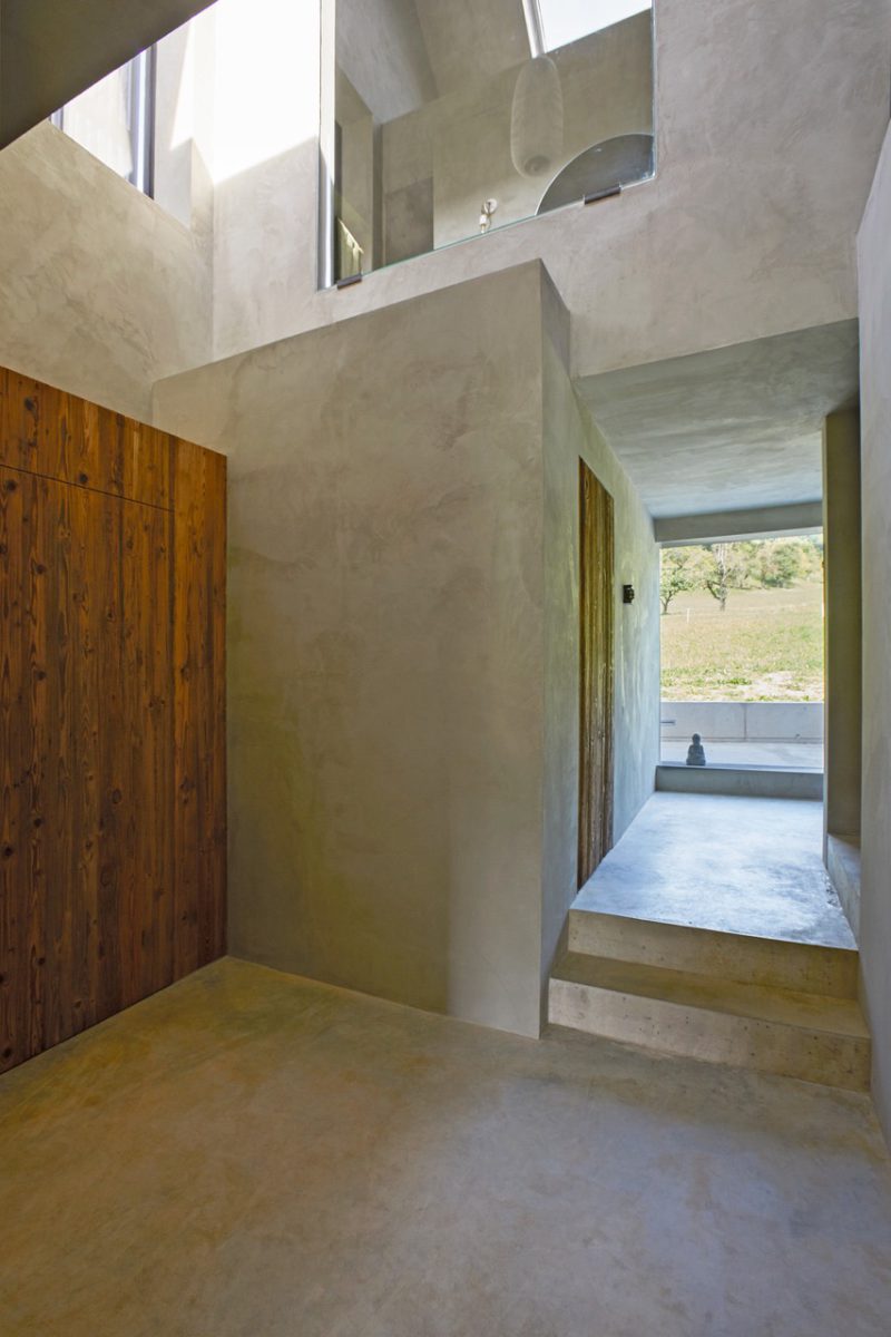 La casa "granero" de Be Architektur. Un homenaje a la arquitectura de la suiza rural. © Vito Stallone