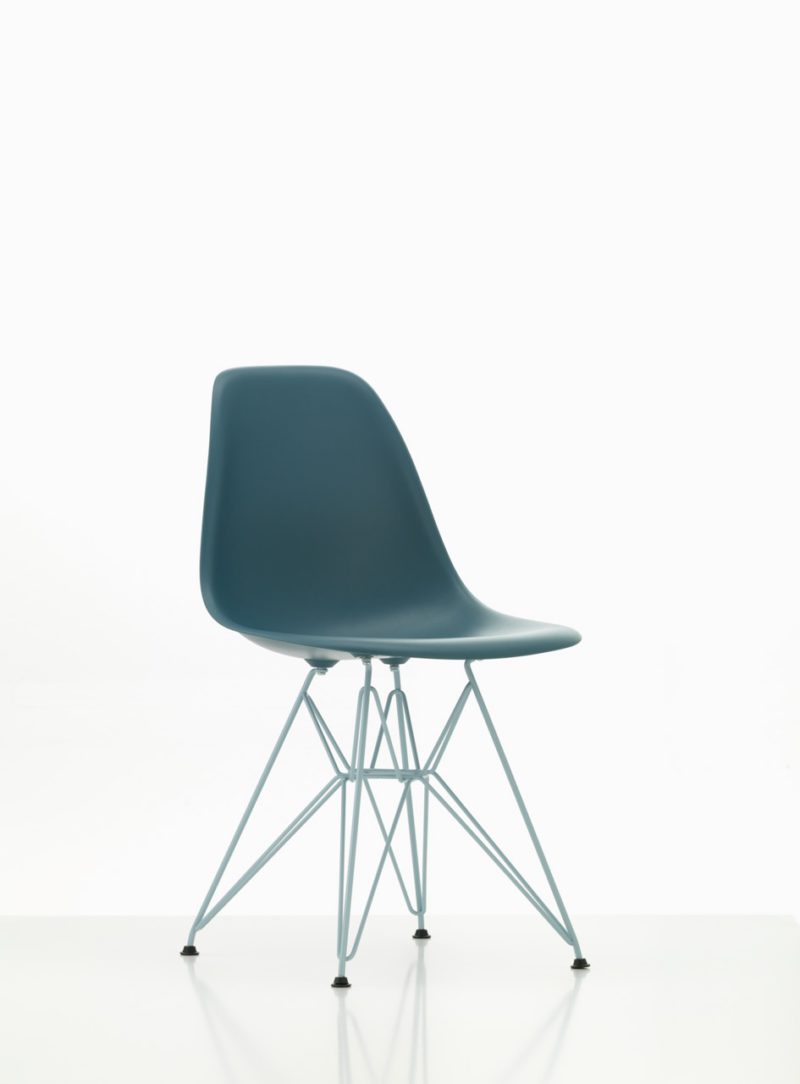 La icónica silla Shell de Charles y Ray Eames cobra nueva vida