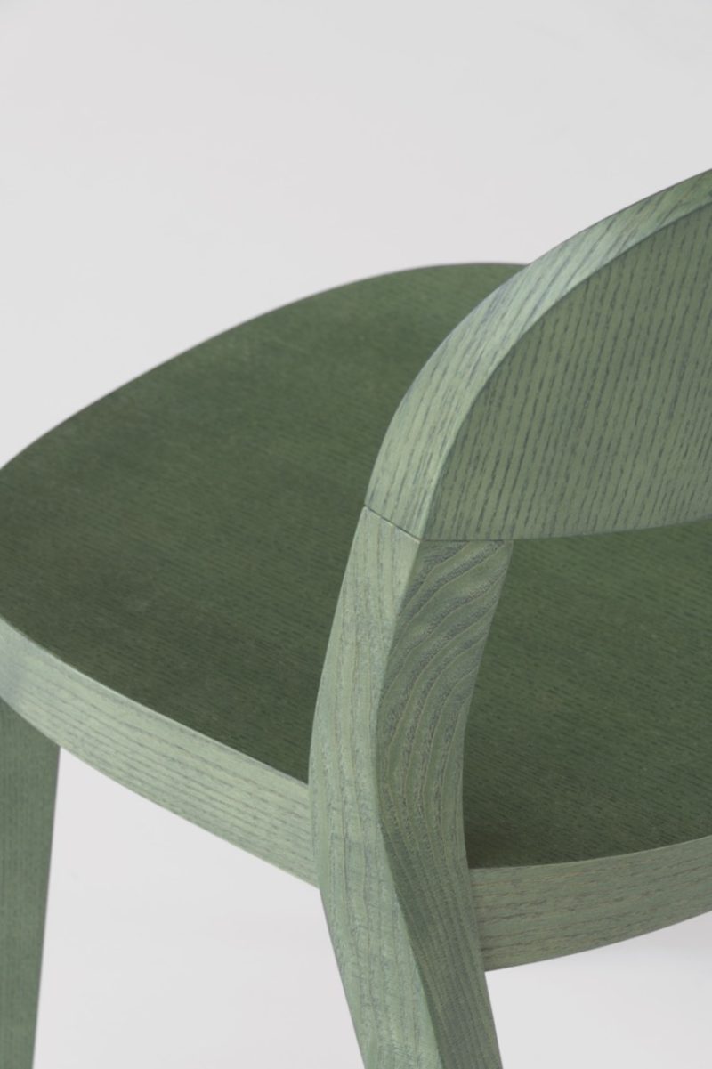 Mario Ferrarini firma Minima, una silla elemental, atractiva y funcional