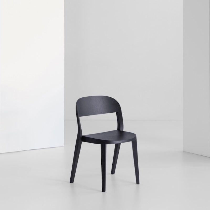 Mario Ferrarini firma Minima, una silla elemental, atractiva y funcional