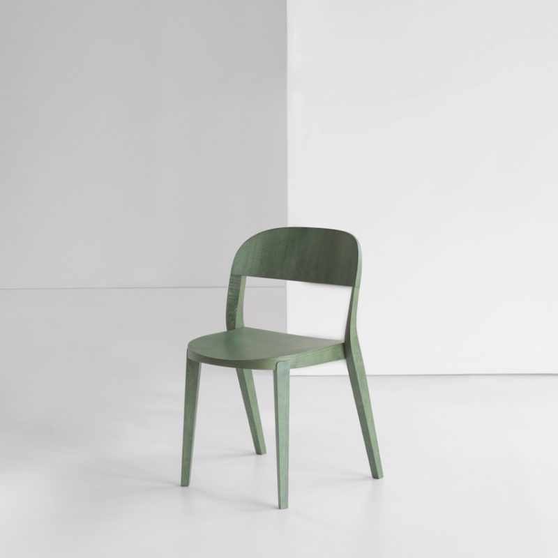 Mario Ferrarini firma Minima, una silla elemental, atractiva y funcional