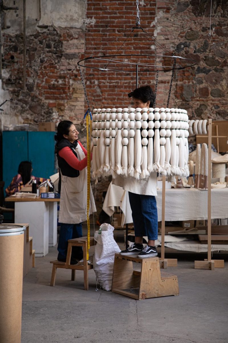 Caralarga, pioneros en rescatar la artesanía textil mexicana