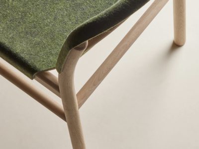 Xume, la silla "esencial" de Iratzoki y Lizaso. Diseño, madera y fieltro PET