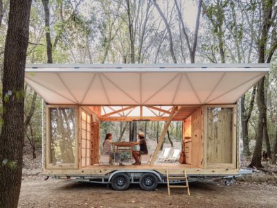 Alumnos del IAAC diseñan una vivienda móvil con madera de "kilómetro cero" © Adria Goula